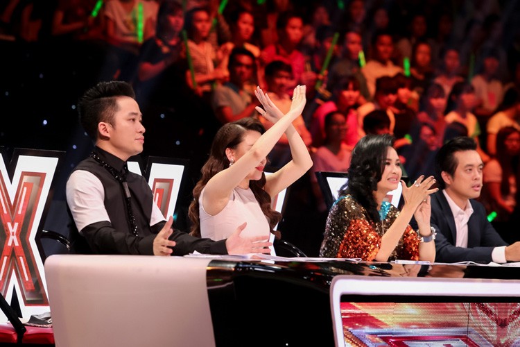 Tung Duong lau nuoc mat cho nu thi sinh The X-Factor 2016-Hinh-8